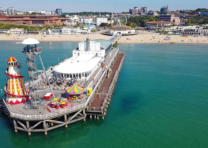 Brand New Apt -Coastal Breeze 1-Bedroom Apartment In Bournemouth With Free Parking- Sleeps 4 Ppl- Internet