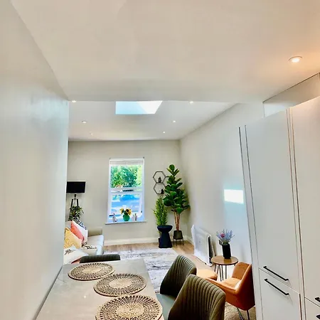 Brand New Apt -Coastal Breeze 1-Bedroom Apartment In Bournemouth With Free Parking- Sleeps 4 Ppl- Internet Exterior photo